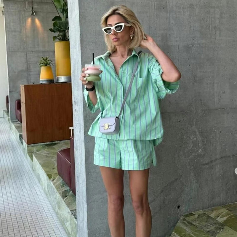 Ensemble chemise oversize et short à rayures vertes
